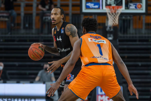 约频繁上演 约频繁上演